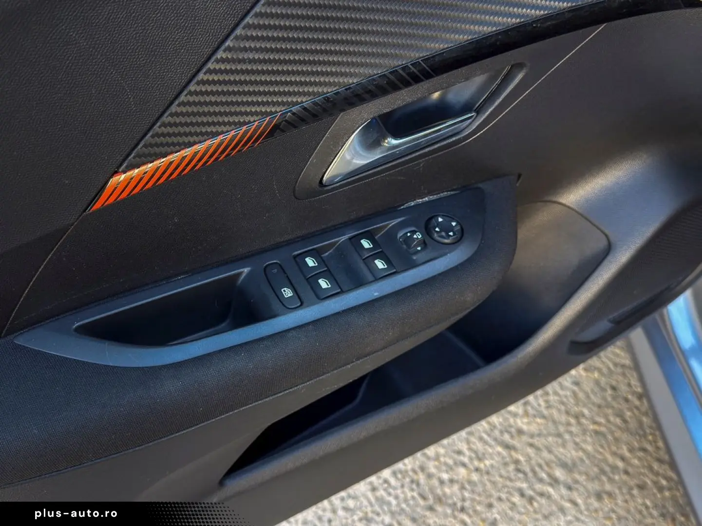 Peugeot 208 Navi CarPlay senzori Clima