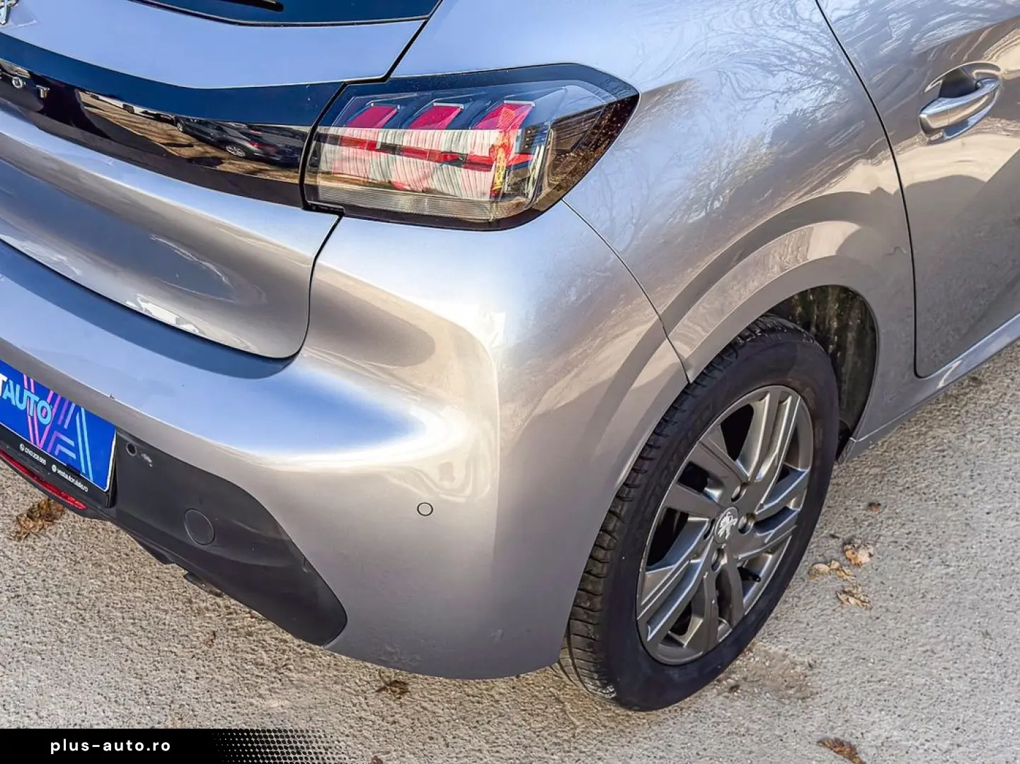 Peugeot 208 Navi CarPlay senzori Clima
