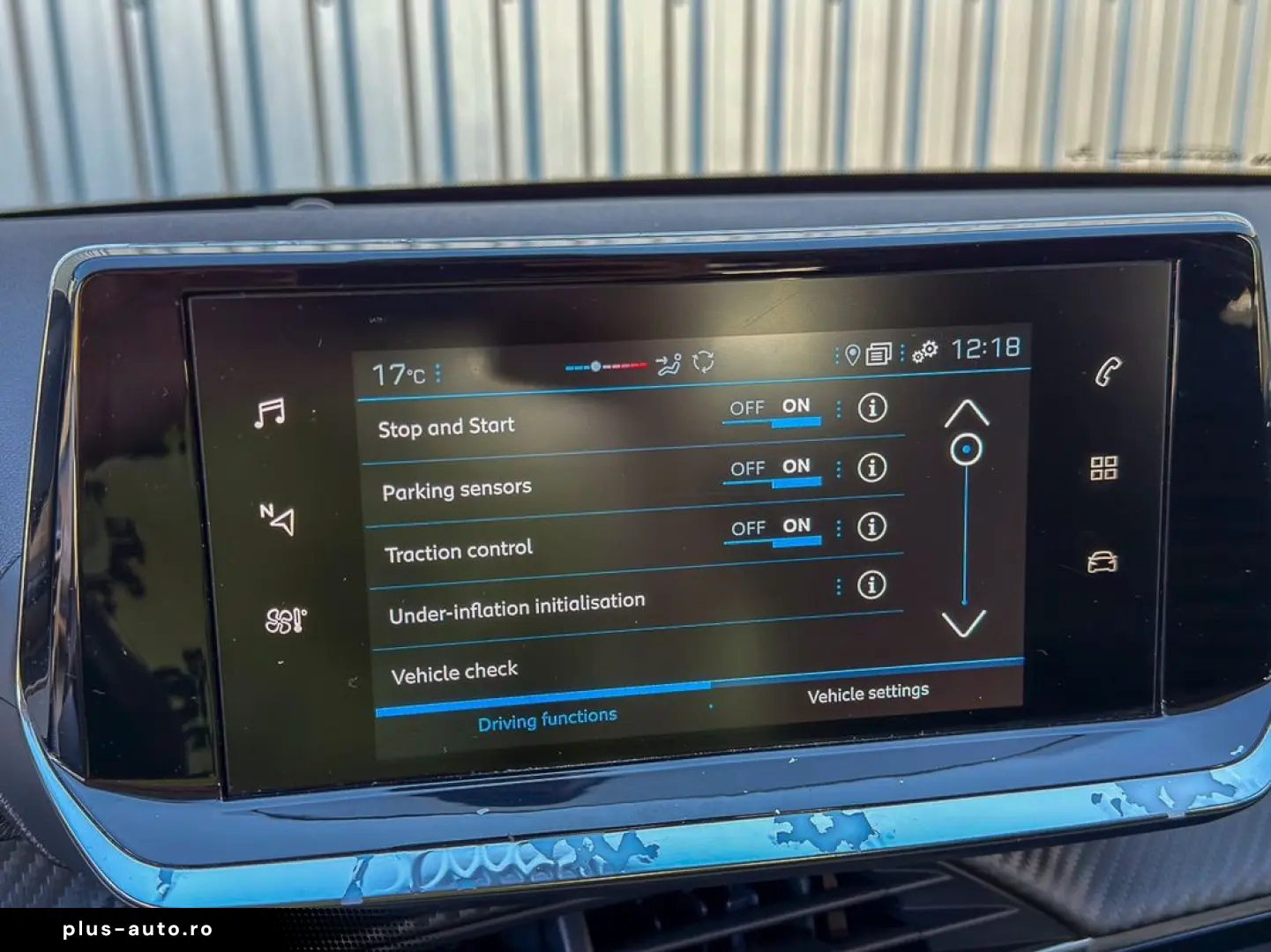Peugeot 208 Navi CarPlay senzori Clima