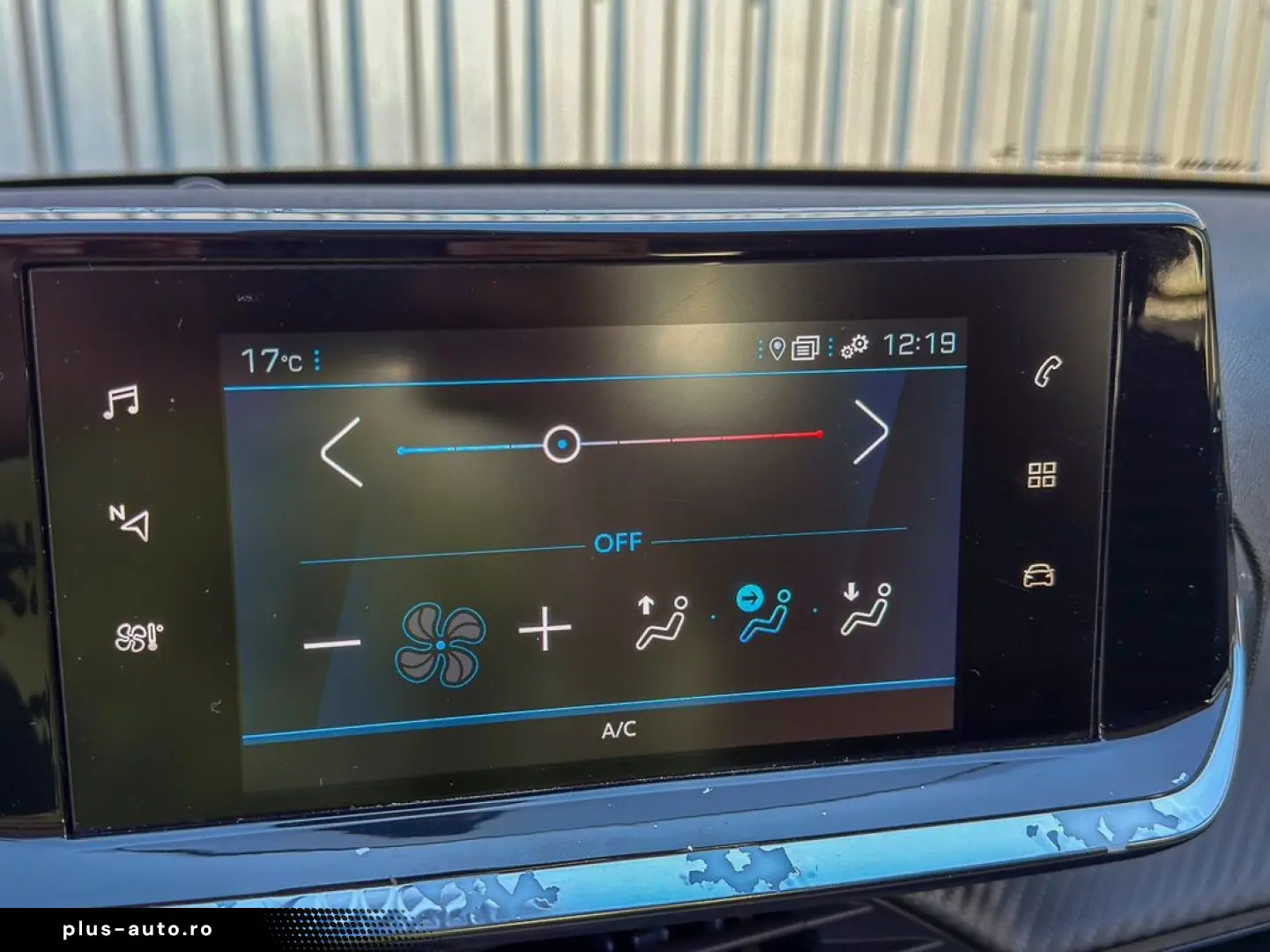 Peugeot 208 Navi CarPlay senzori Clima