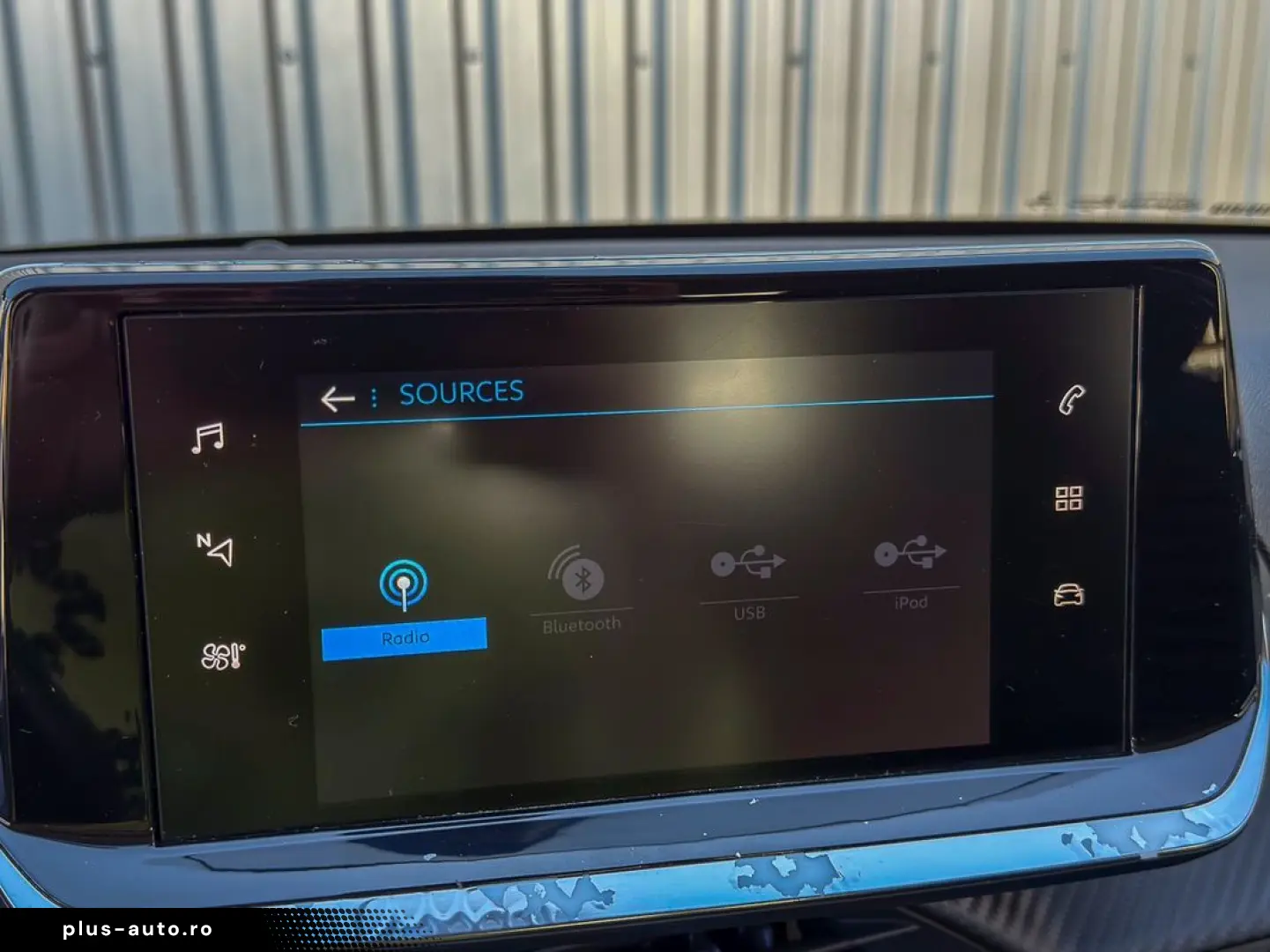 Peugeot 208 Navi CarPlay senzori Clima