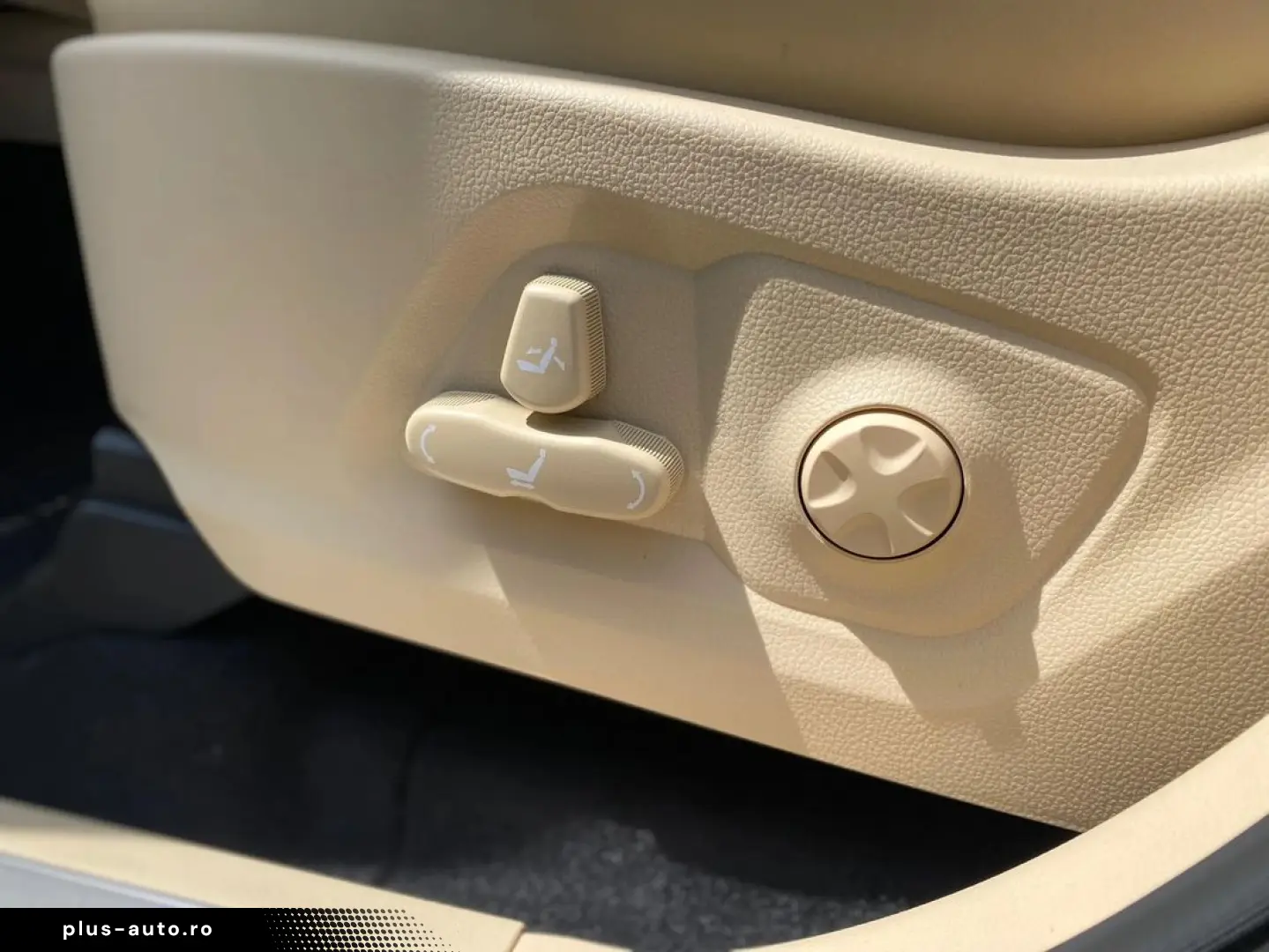 Kg-Mobility Rexton