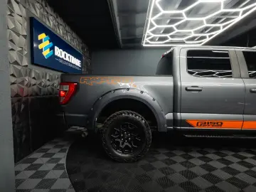 Ford F-150 5.0 V8 4x4 SuperCrew – Raptor Look