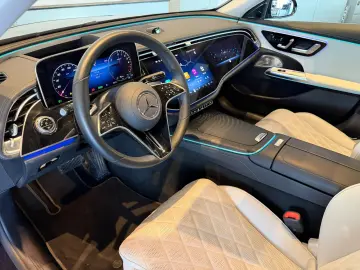 Mercedes-Benz E 300 de PANO HUD Exclusive  BURM4d Nappa