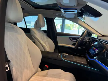 Mercedes-Benz E 300 de PANO HUD Exclusive  BURM4d Nappa