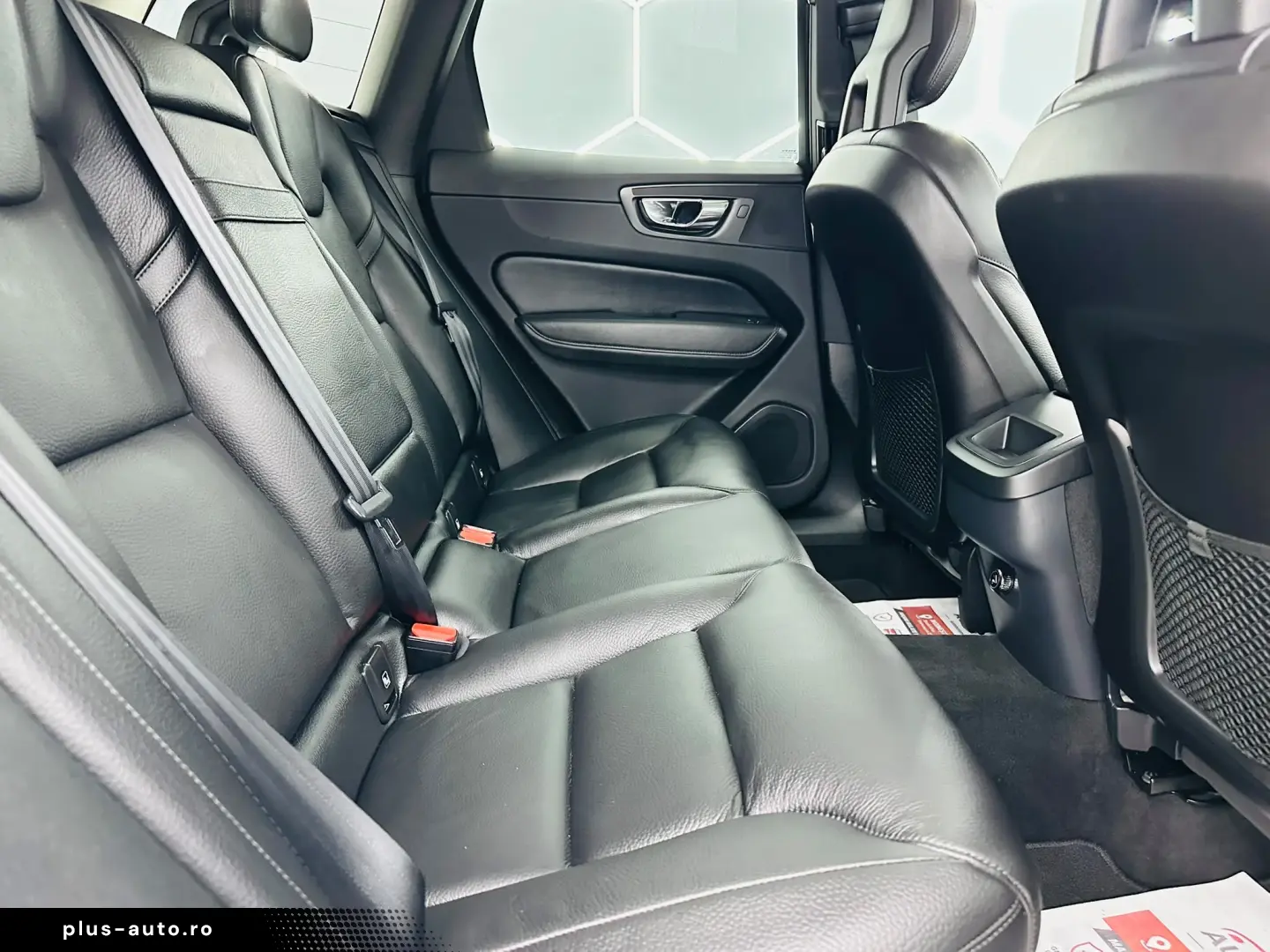 VOLVO XC60 2017 — imagine 7