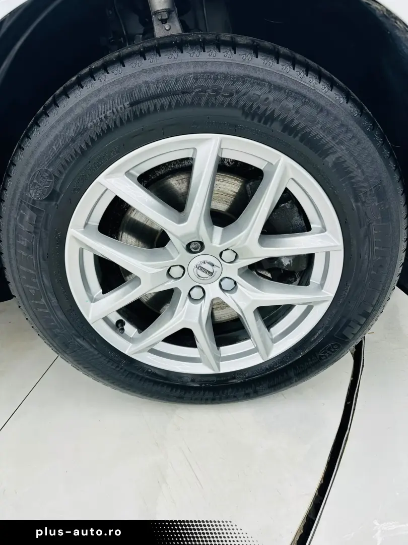 VOLVO XC60 2017 — imagine 9