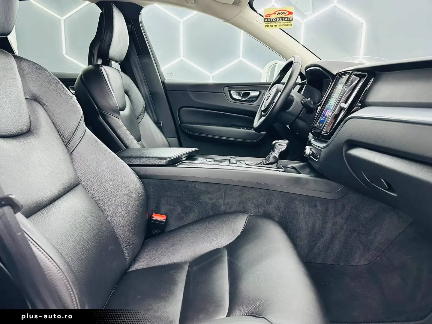 VOLVO XC60 2017 — imagine 18