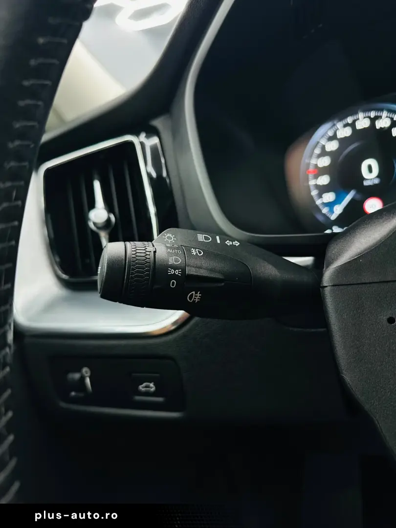 VOLVO XC60 2017 — imagine 29