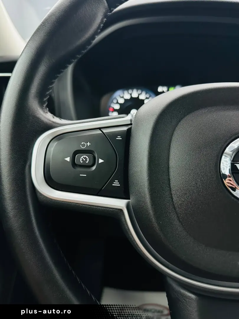 VOLVO XC60 2017 — imagine 33
