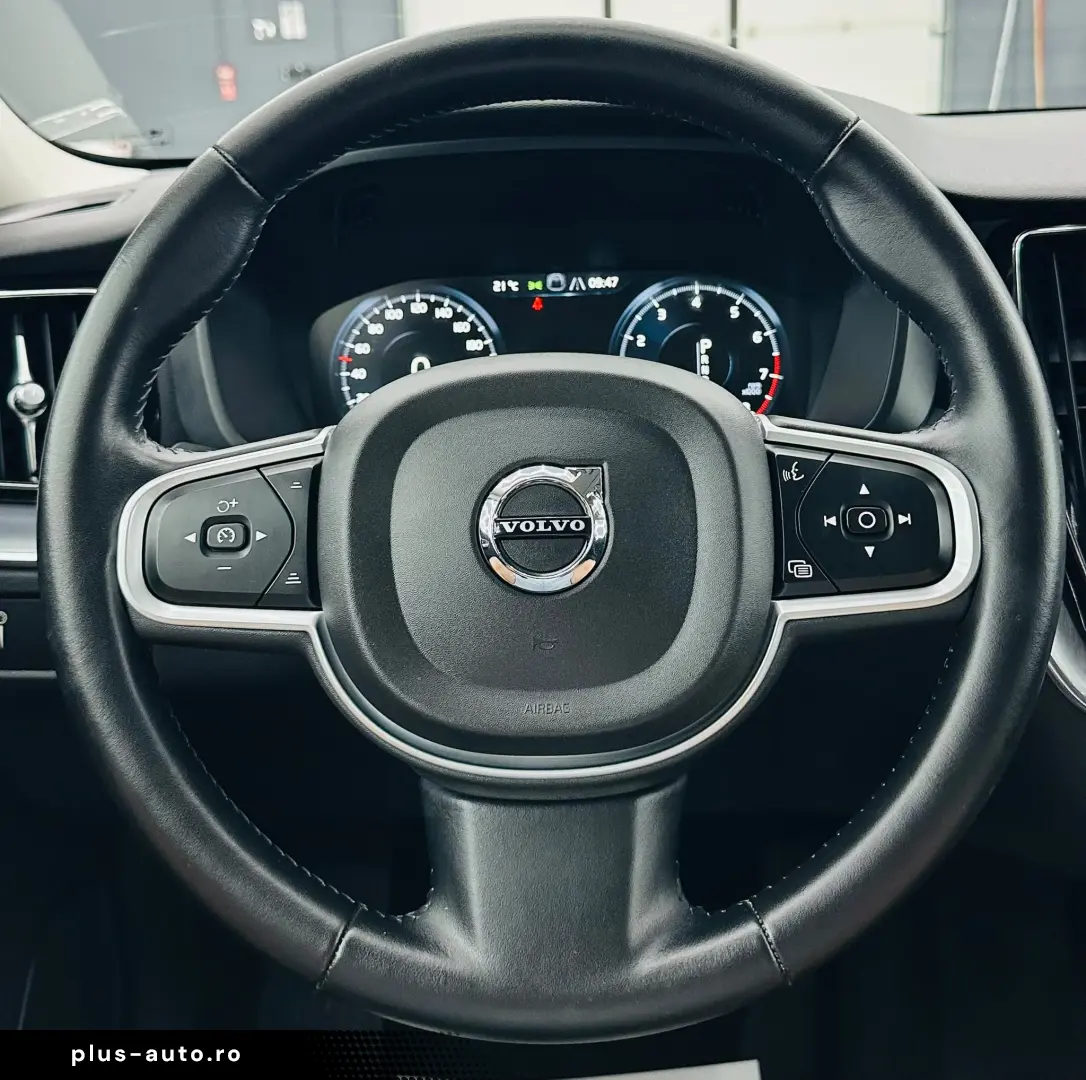 VOLVO XC60 2017 — imagine 35