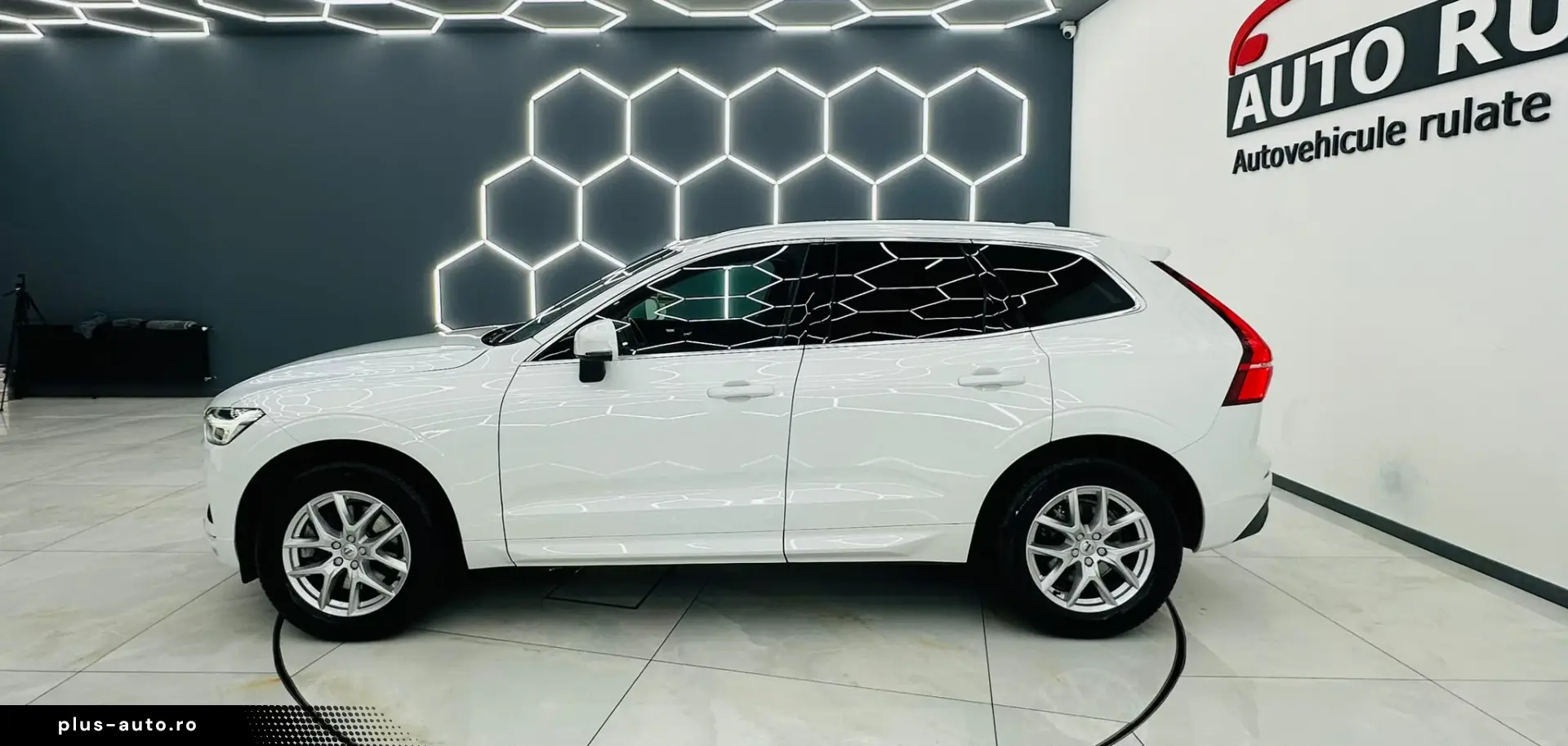 VOLVO XC60 2017 — imagine 36