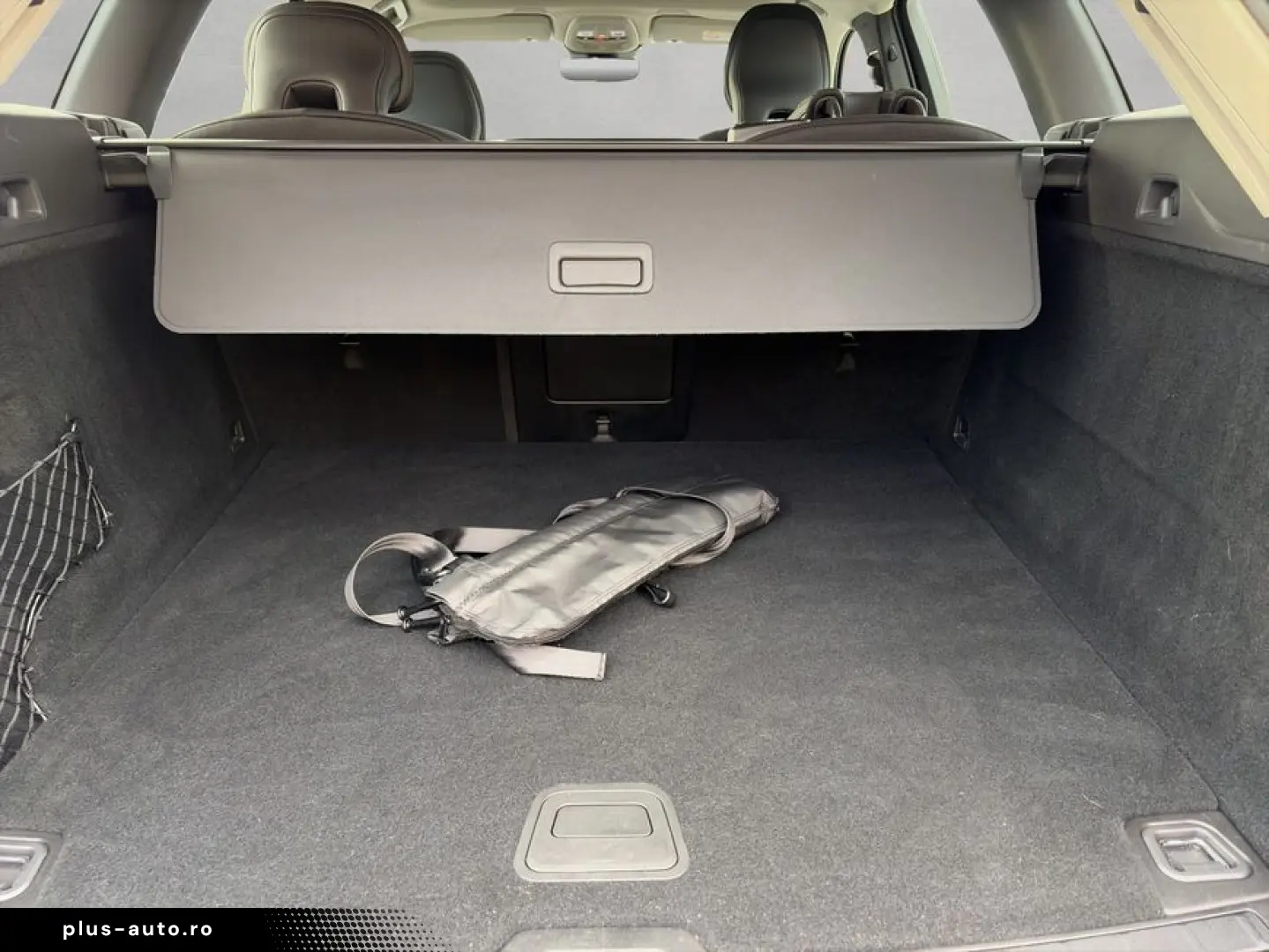 VOLVO XC60 B4 Core Aut LED-Thors-Hammer Google-Maps Ka