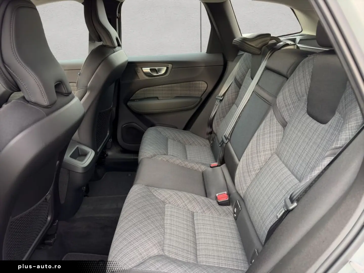 VOLVO XC60 B4 Core Aut LED-Thors-Hammer Google-Maps Ka
