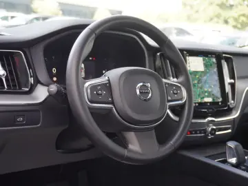 VOLVO XC60 Core 2WD Kamera Navigation LED Virtual DAB