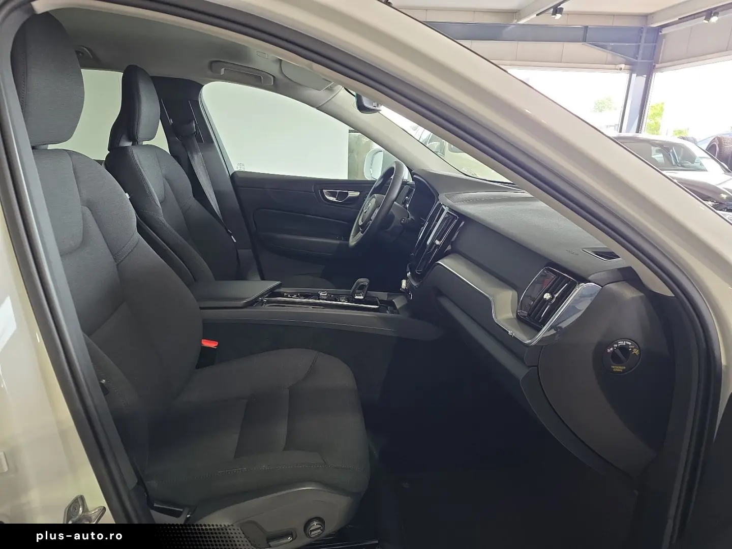 VOLVO XC60 B4 Momentum Pro 360  WinterPaket LED Google