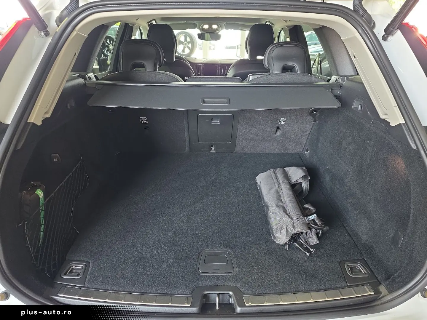 VOLVO XC60 B4 Momentum Pro 360  WinterPaket LED Google