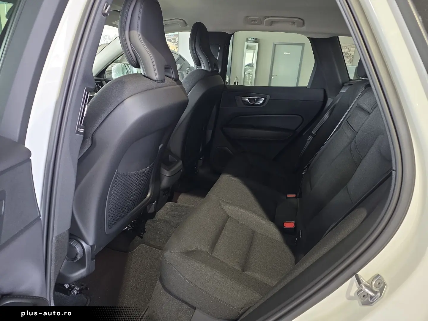 VOLVO XC60 B4 Momentum Pro 360  WinterPaket LED Google
