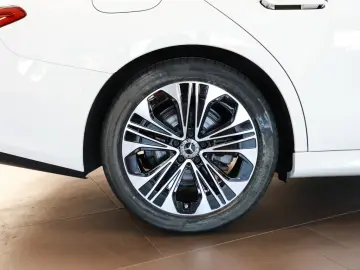Mercedes-Benz E 220 d Avantgarde PANO LED NAVI KAMERA