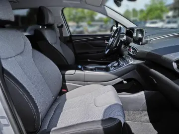 HYUNDAI SANTA FE 1.6 T-GDI BASIS PHEV 4WD SHZ NAVI LED