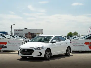 Hyundai Elantra Comfort 1.6 MPI