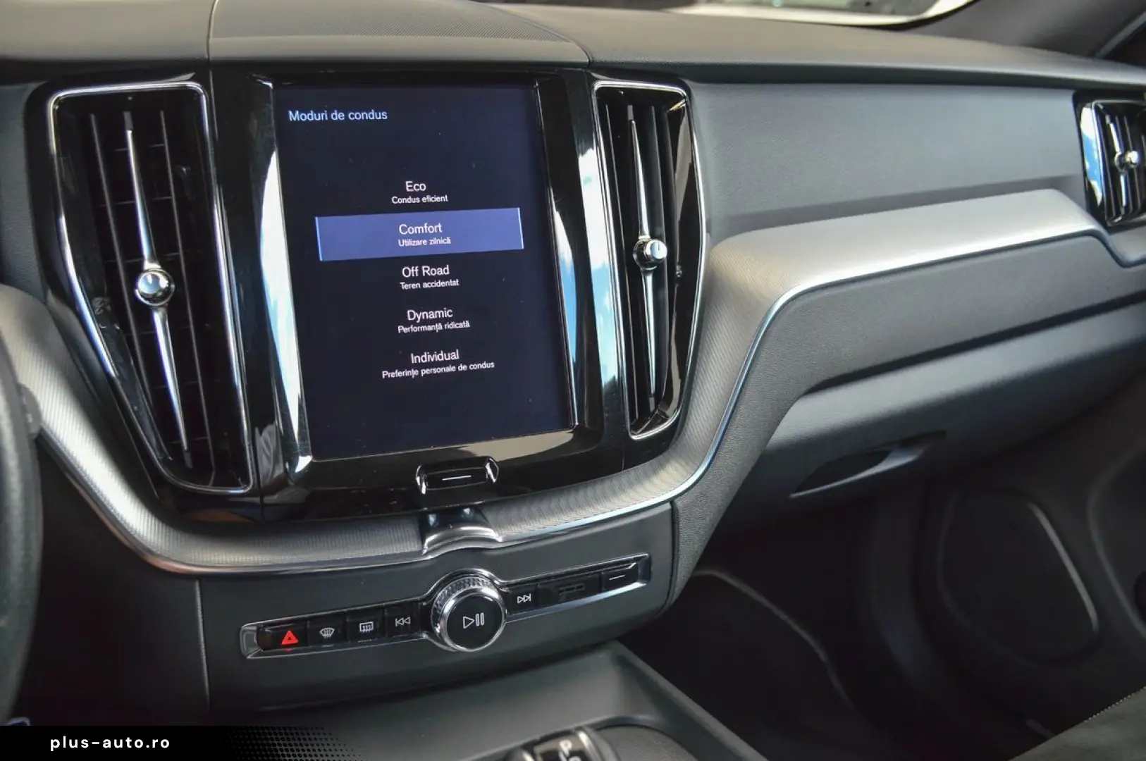 2018 Volvo XC-60 D4 AWD R-Design 190 CP Diesel  Automată RAT