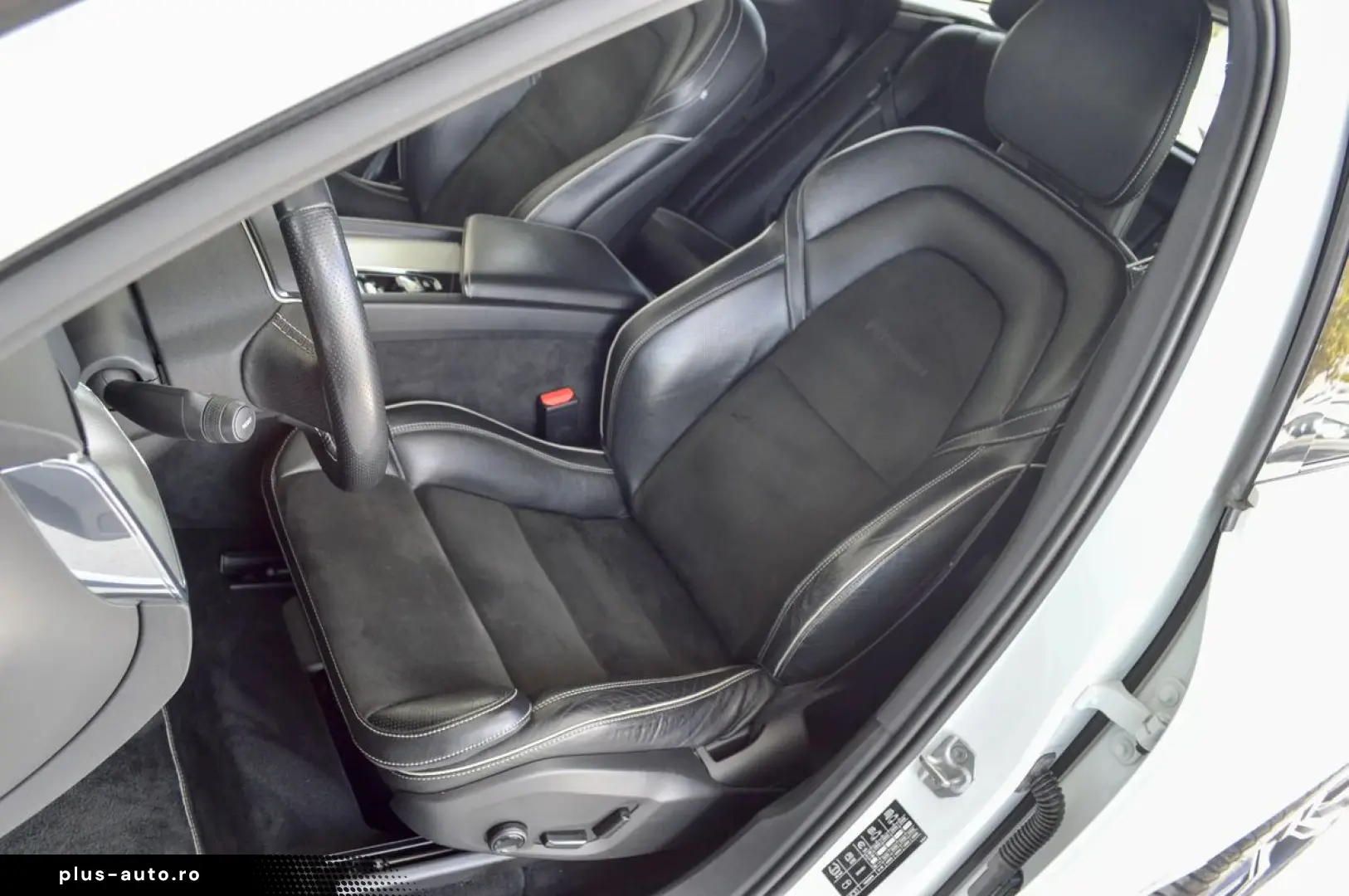 2018 Volvo XC-60 D4 AWD R-Design 190 CP Diesel  Automată RAT