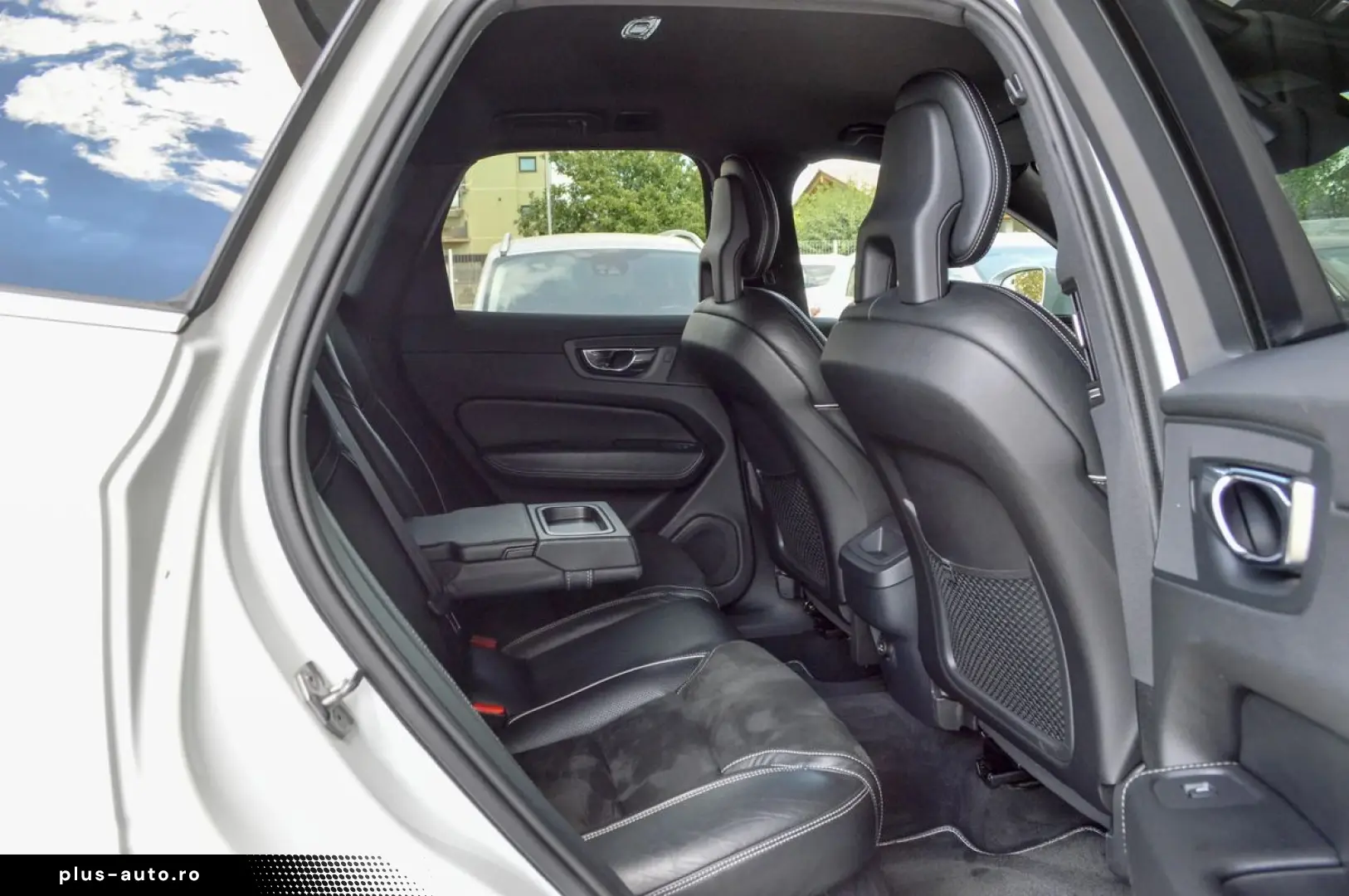 2018 Volvo XC-60 D4 AWD R-Design 190 CP Diesel  Automată RAT