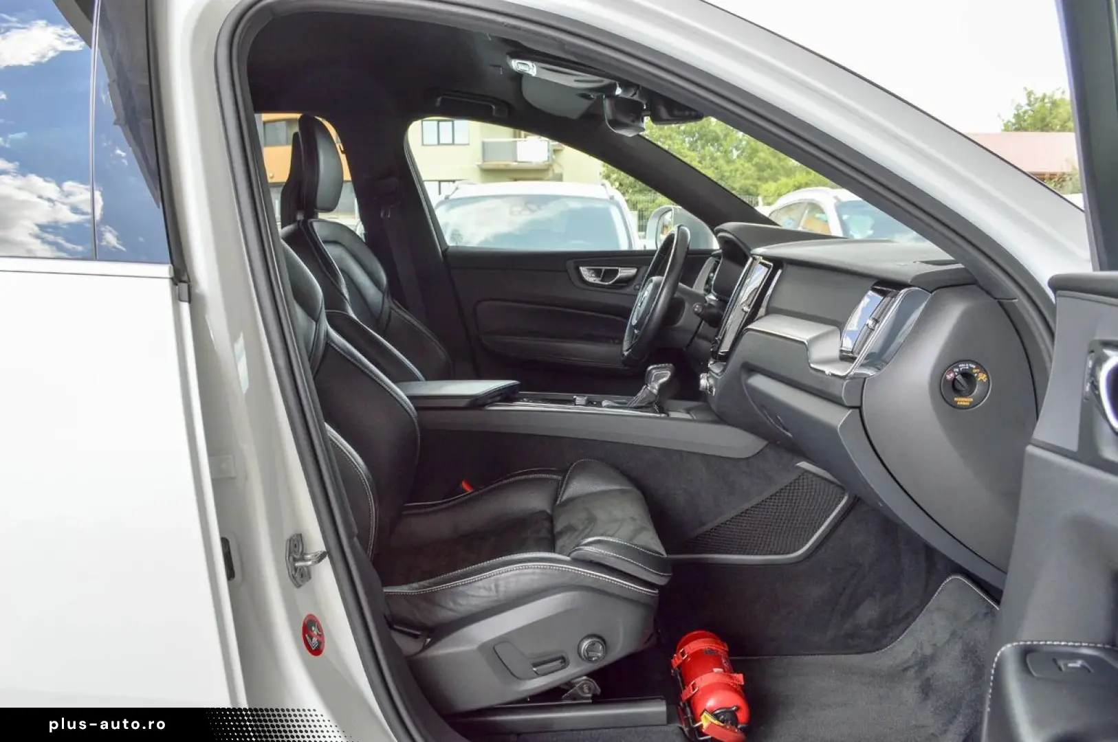 2018 Volvo XC-60 D4 AWD R-Design 190 CP Diesel  Automată RAT