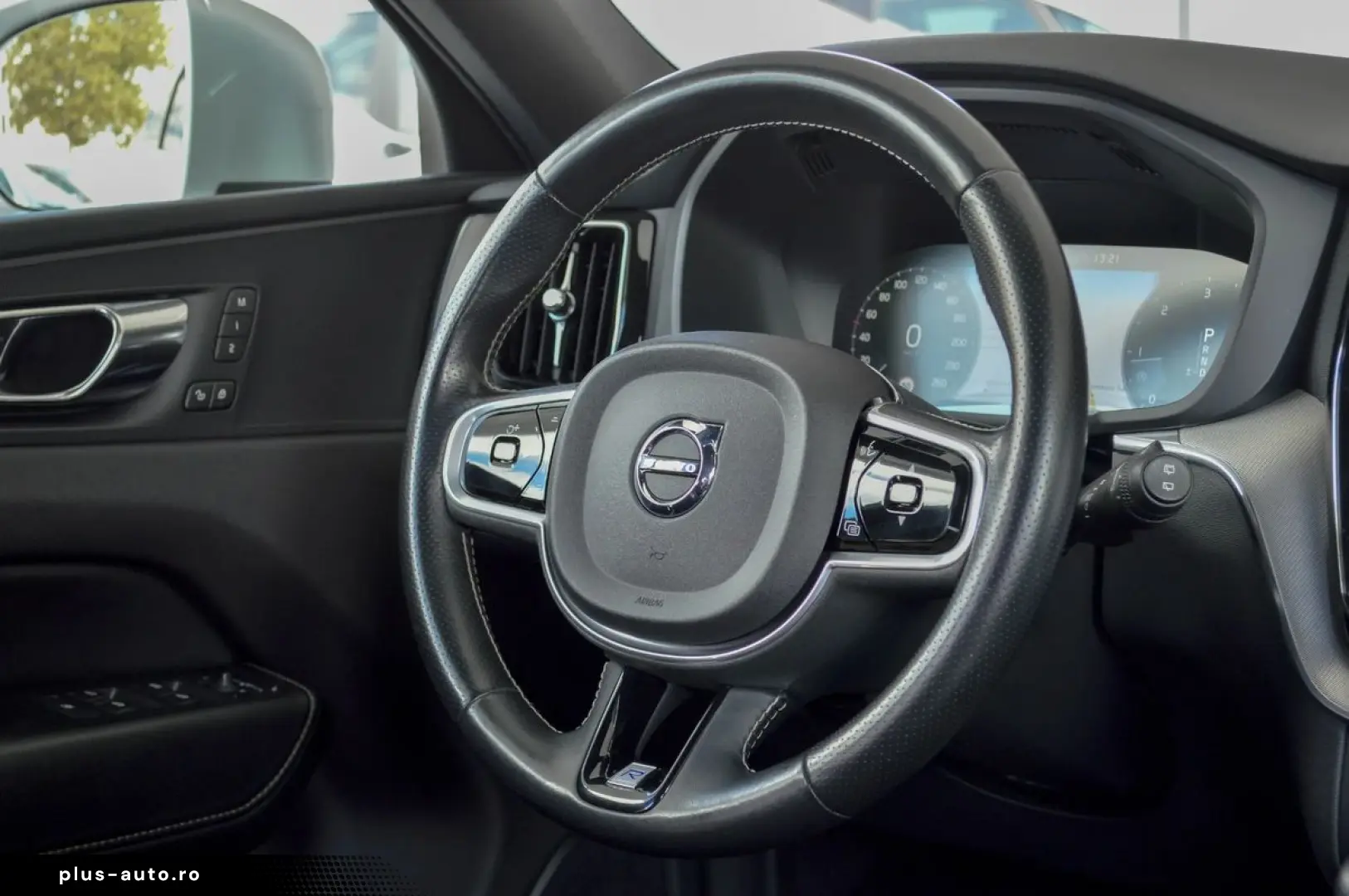 2018 Volvo XC-60 D4 AWD R-Design 190 CP Diesel  Automată RAT