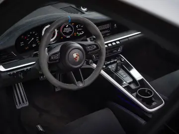 PORSCHE 992 Dakar   1. Hand   Rallye Design & SportPaket