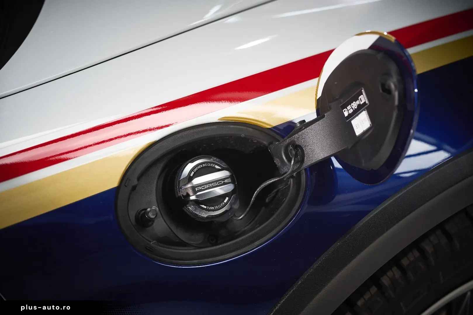 PORSCHE 992 Dakar   1. Hand   Rallye Design & SportPaket