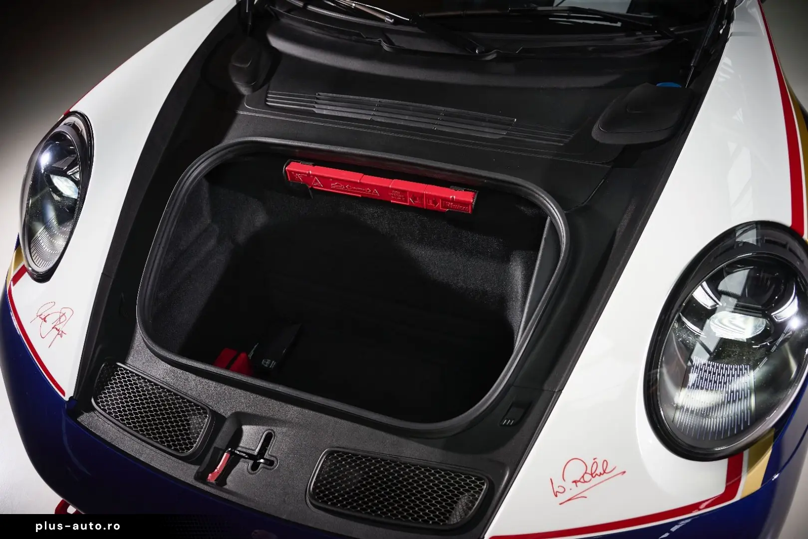 PORSCHE 992 Dakar   1. Hand   Rallye Design & SportPaket