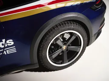 PORSCHE 992 Dakar   1. Hand   Rallye Design & SportPaket