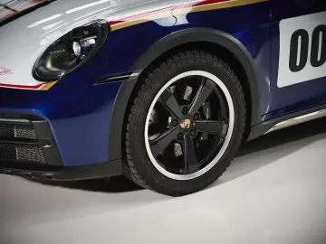 PORSCHE 992 Dakar   1. Hand   Rallye Design & SportPaket