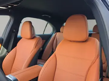 Mercedes-Benz C 300 e DISTRONIC 360 Burmester