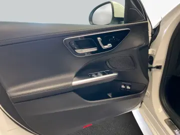 Mercedes-Benz C 300 e AMG Line Premium