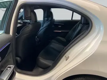 Mercedes-Benz C 300 e AMG Line Premium