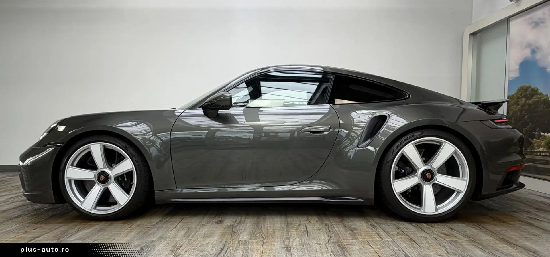 PORSCHE 992 Turbo S 50 Jahre Heritage 360  Glasdach
