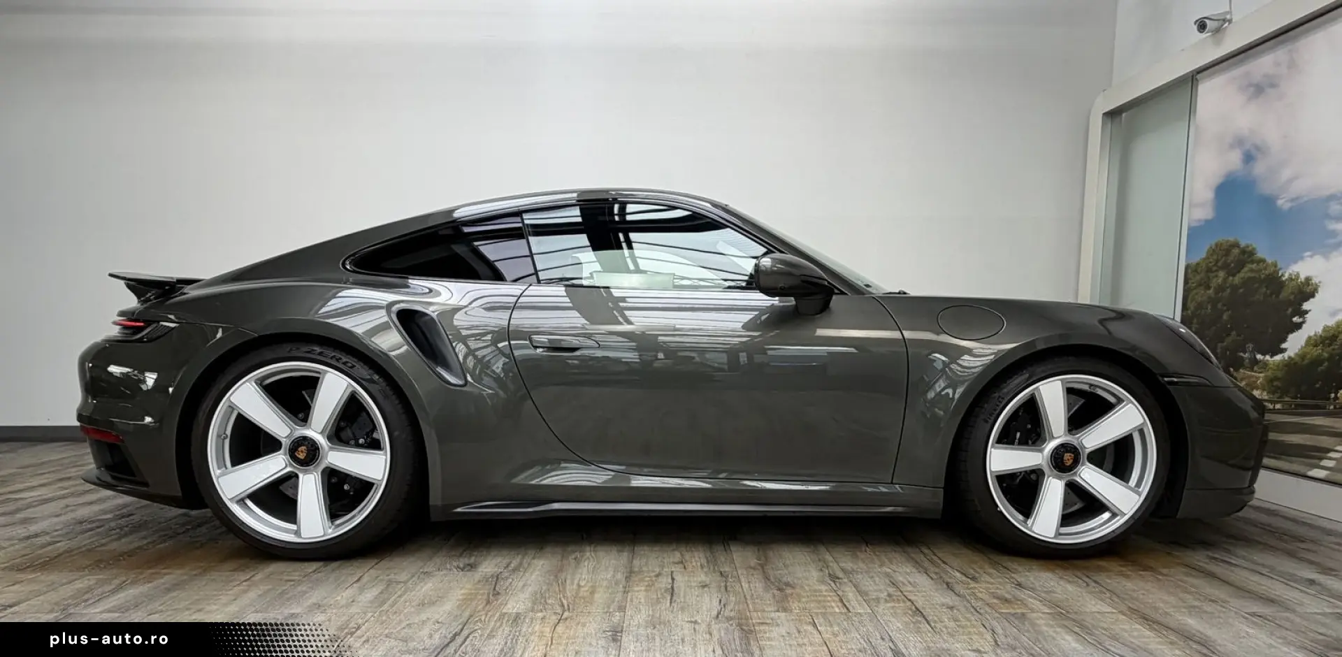 PORSCHE 992 Turbo S 50 Jahre Heritage 360  Glasdach