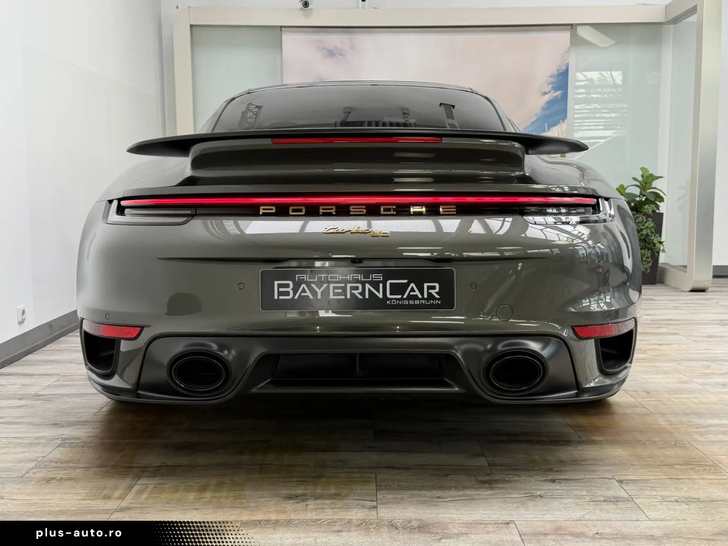 PORSCHE 992 Turbo S 50 Jahre Heritage 360  Glasdach