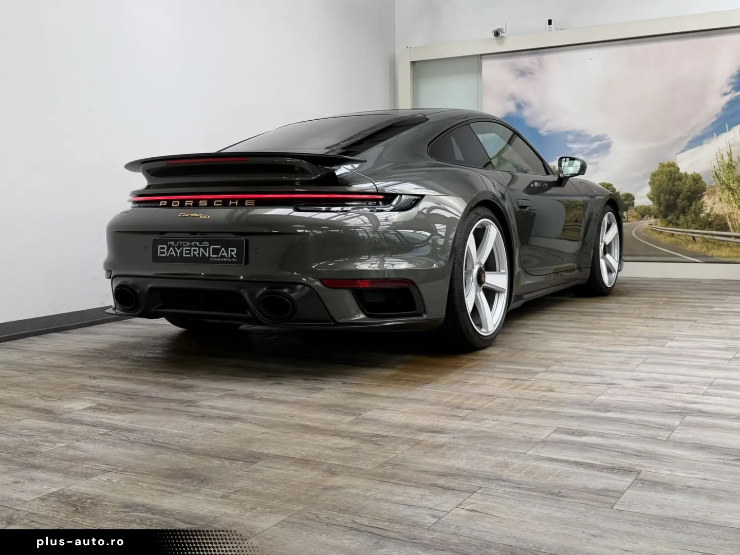 PORSCHE 992 Turbo S 50 Jahre Heritage 360  Glasdach