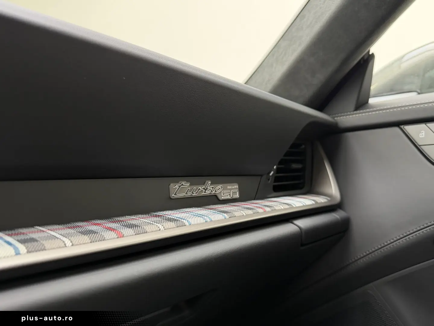 PORSCHE 992 Turbo S 50 Jahre Heritage 360  Glasdach