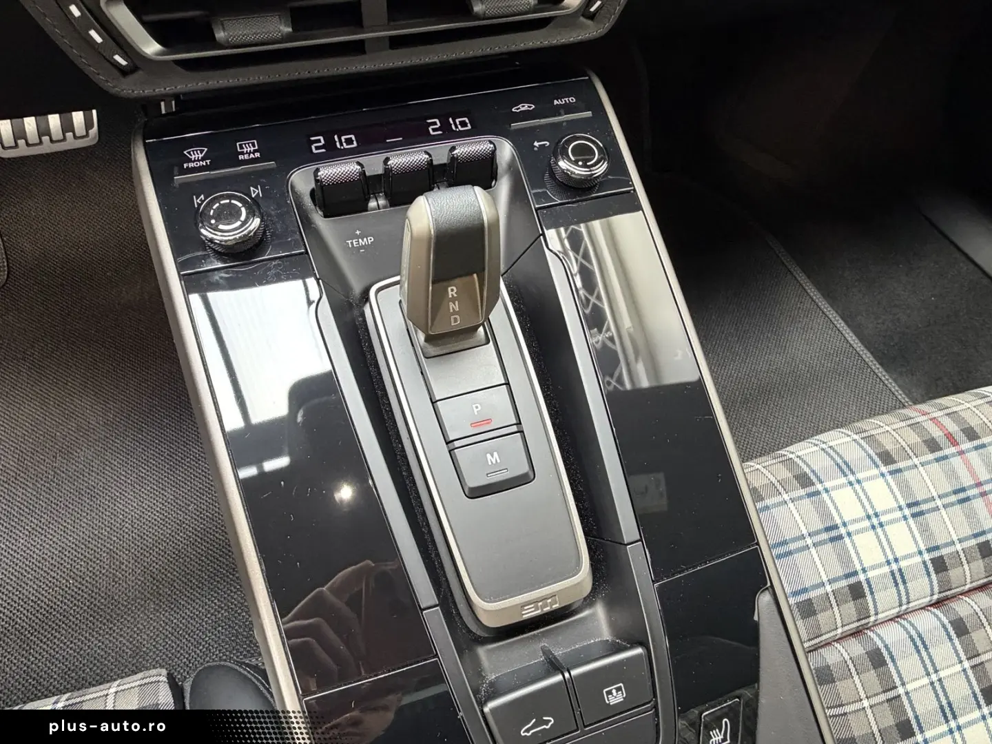 PORSCHE 992 Turbo S 50 Jahre Heritage 360  Glasdach