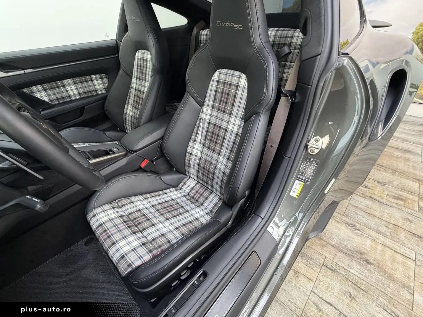 PORSCHE 992 Turbo S 50 Jahre Heritage 360  Glasdach
