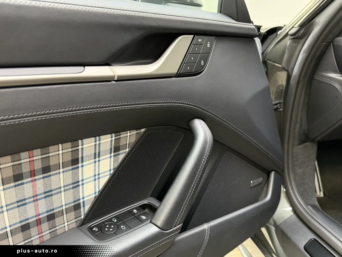 PORSCHE 992 Turbo S 50 Jahre Heritage 360  Glasdach