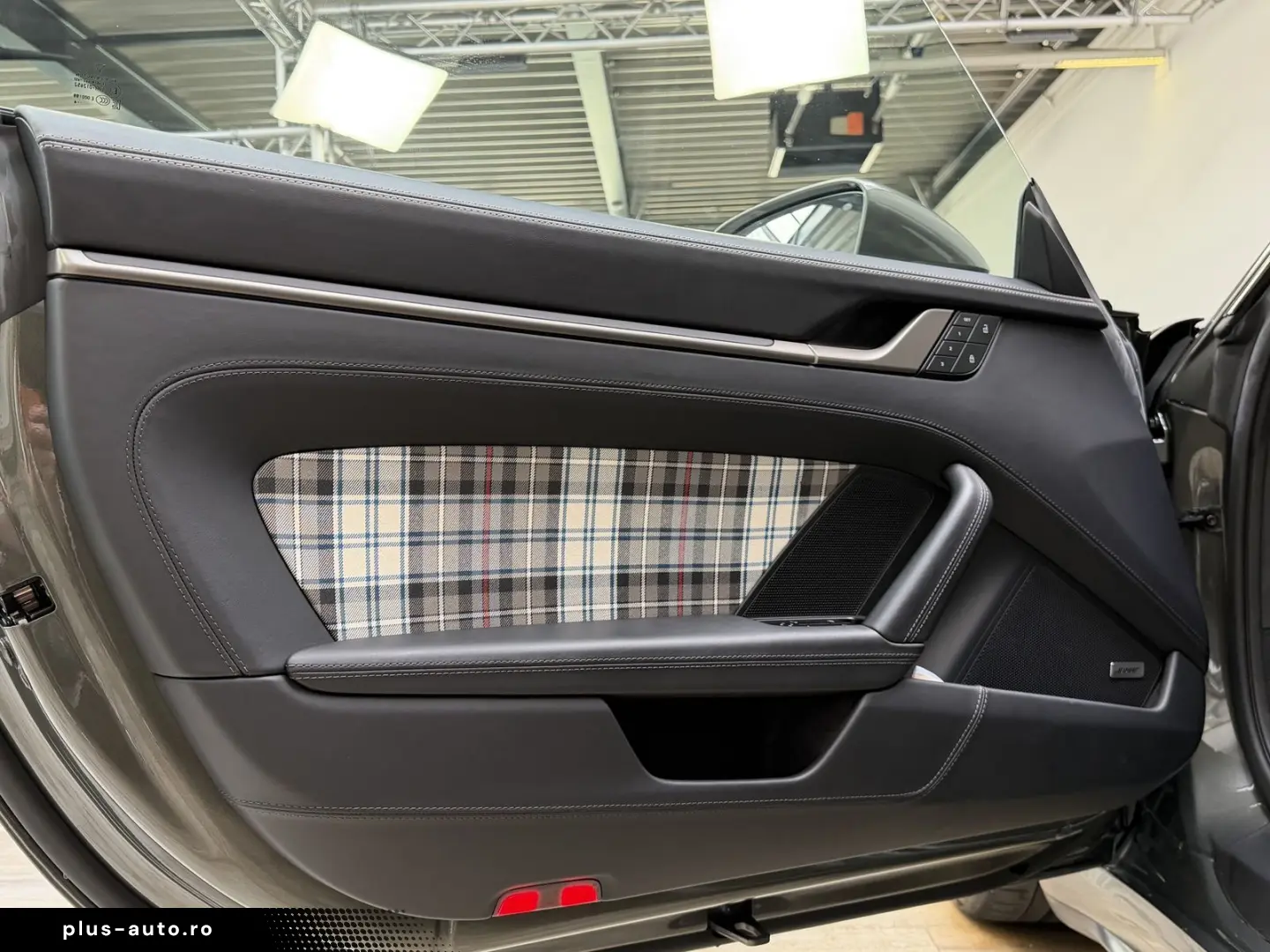 PORSCHE 992 Turbo S 50 Jahre Heritage 360  Glasdach