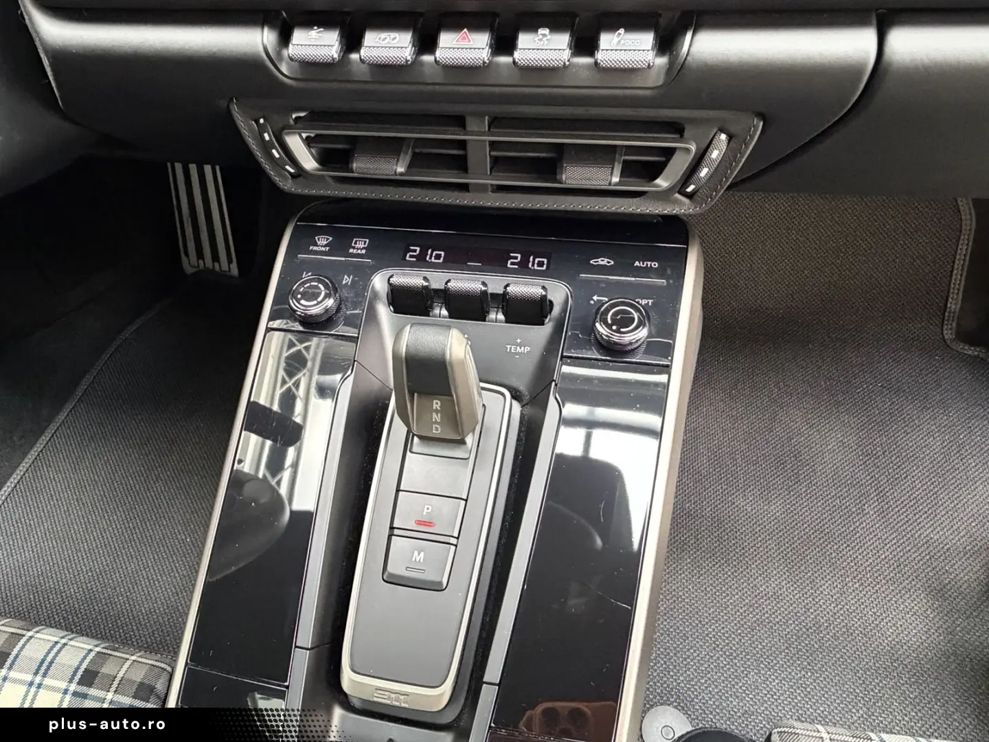 PORSCHE 992 Turbo S 50 Jahre Heritage 360  Glasdach