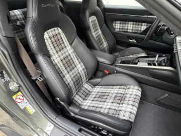 PORSCHE 992 Turbo S 50 Jahre Heritage 360  Glasdach