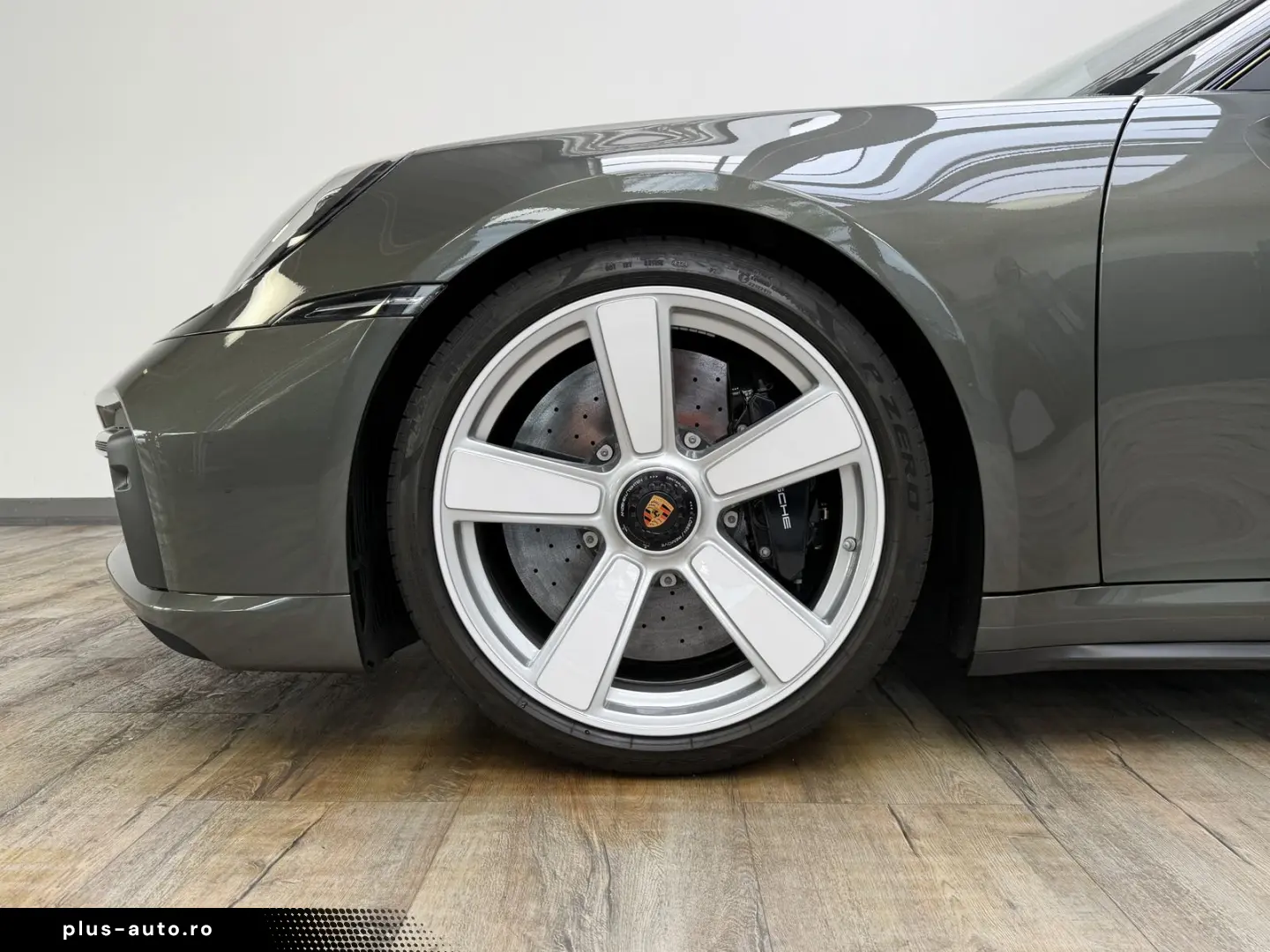 PORSCHE 992 Turbo S 50 Jahre Heritage 360  Glasdach